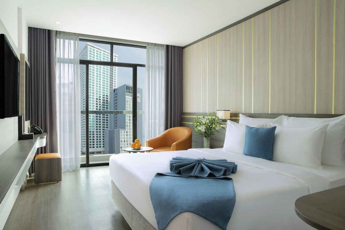 Seana Hotel Nha Trang pool and grounds in Hoi An Old Town